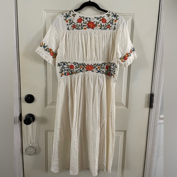 V-Neck Cream/Off White Embroidered Floral Midi Button Dress | Size L - Picture 9 of 10
